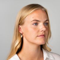 Øredobber. Katrine Lindman «Seashell» blåskjellmiks
